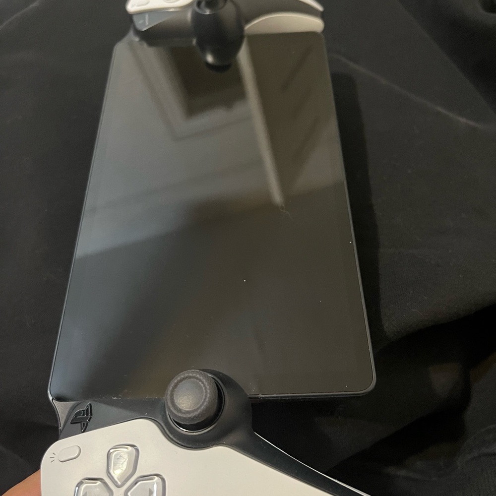 Wireless Gaming Controller for Smartphones - Black and White